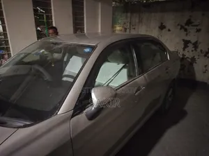টয়োটা এক্সিও ২০১৫ ধূসর