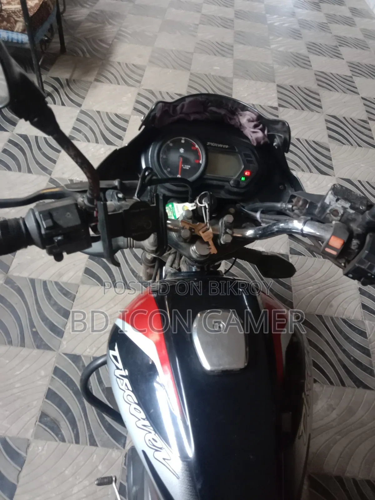 বাজাজ ডিসকভার ১২৫ ২০২০ কালো