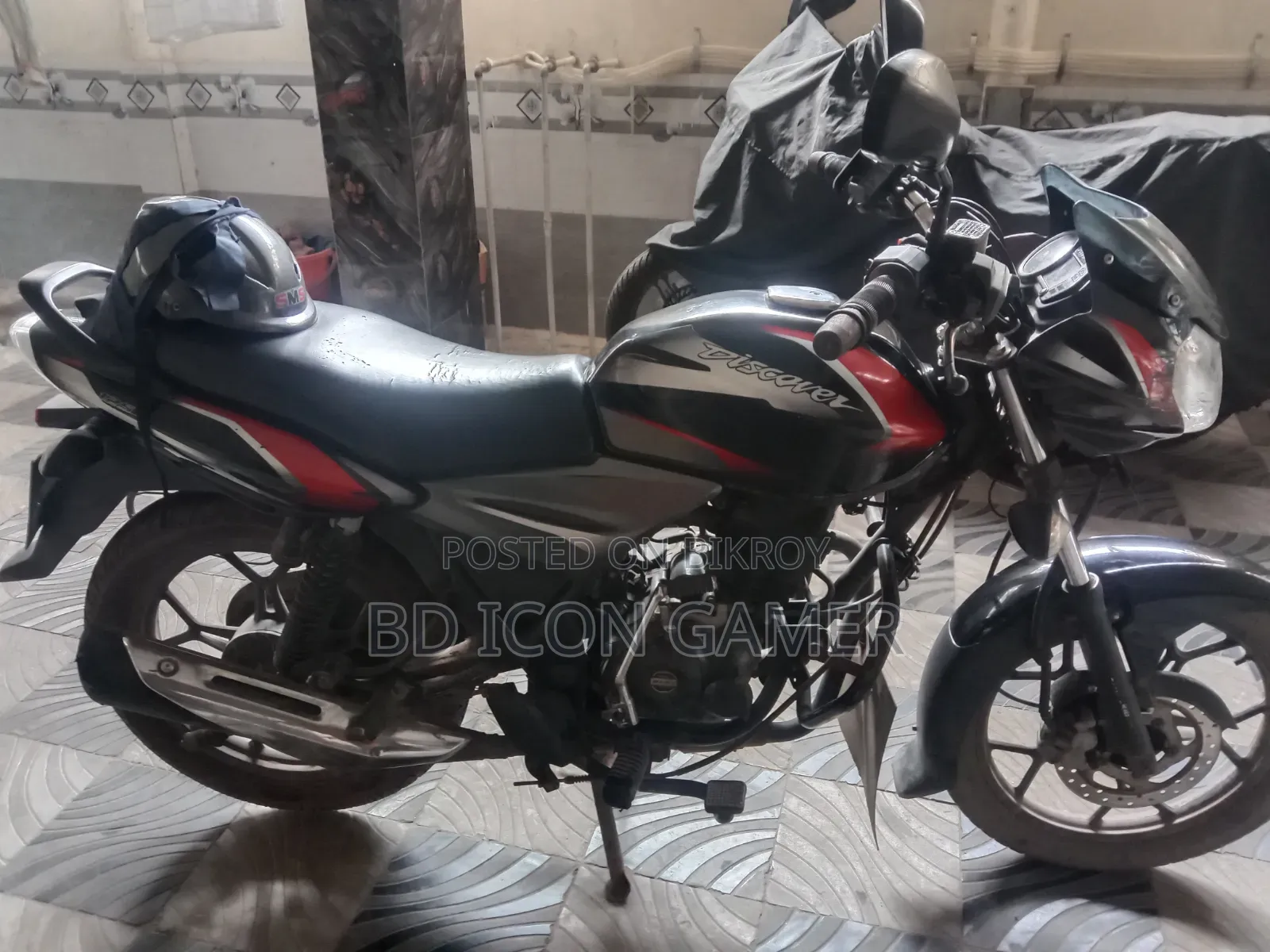 বাজাজ ডিসকভার ১২৫ ২০২০ কালো