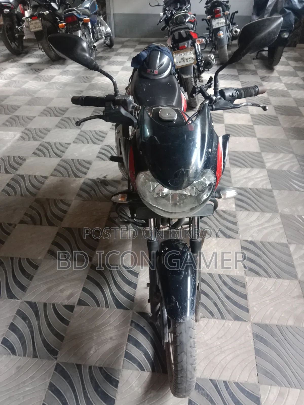 বাজাজ ডিসকভার ১২৫ ২০২০ কালো