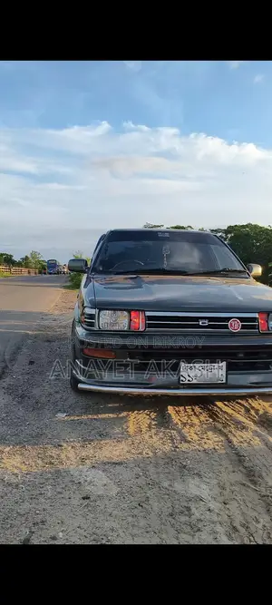 Toyota Corolla Sedan 1990