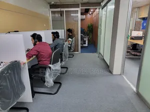 মাল্টিপ্লায়ন সেন্টারে ৫-বেডরুমের অ্যাপার্টমেন্ট ভাড়ার জন্য