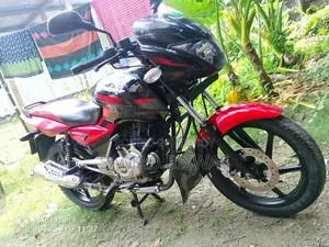 বাজাজ পালসার ১৫০ ২০১৭ লাল