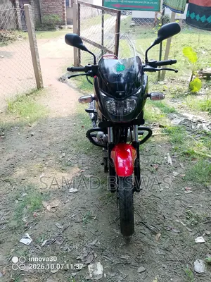 বাজাজ পালসার ১৫০ ২০১৭ লাল