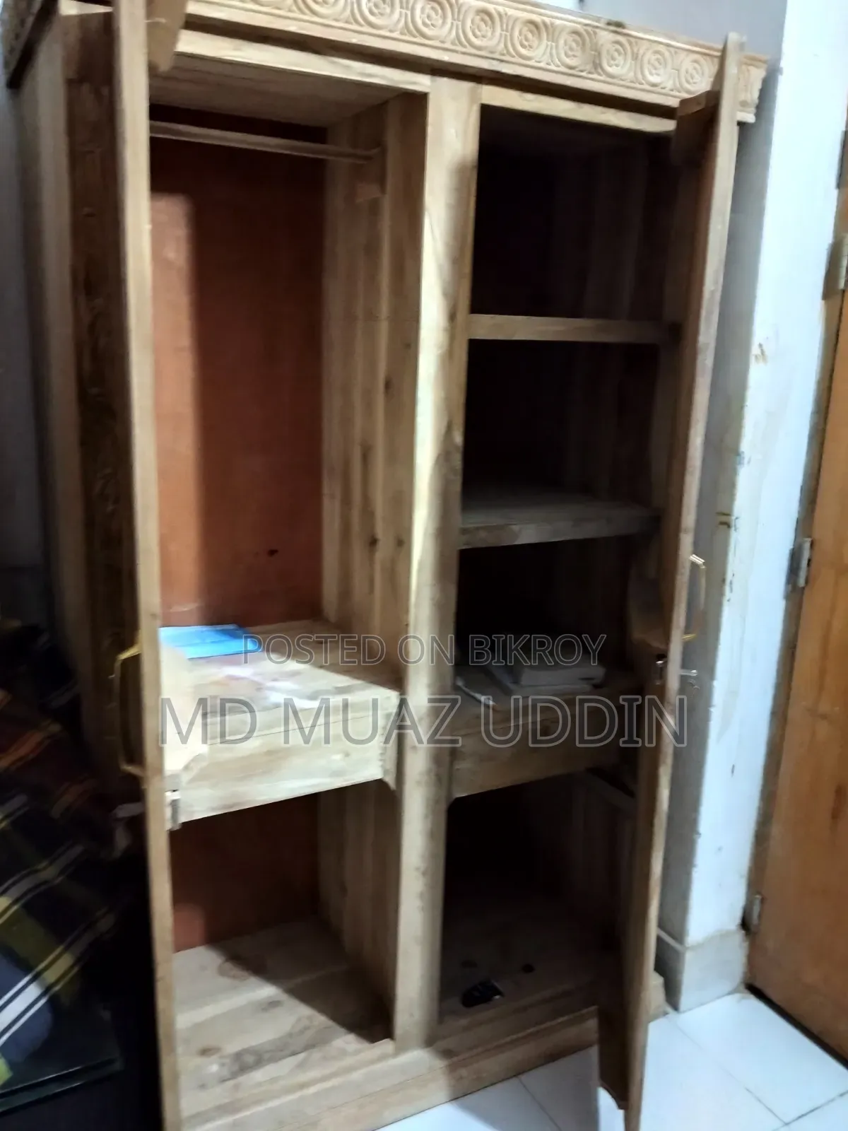 সেগুন কাঠের আলমারি