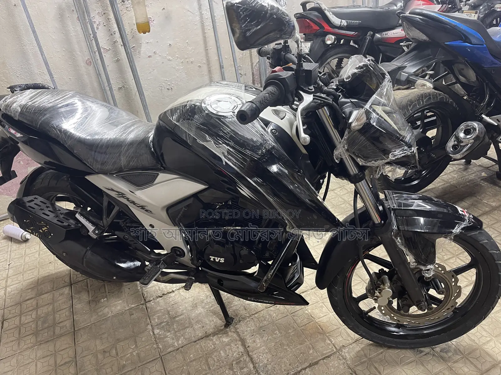 TVS Apache RTR 160 4V 2023 Black