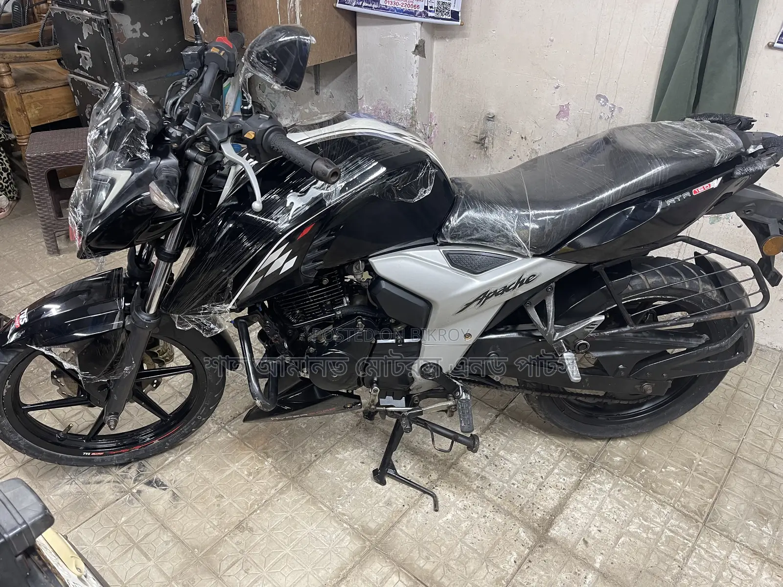 TVS Apache RTR 160 4V 2023 Black