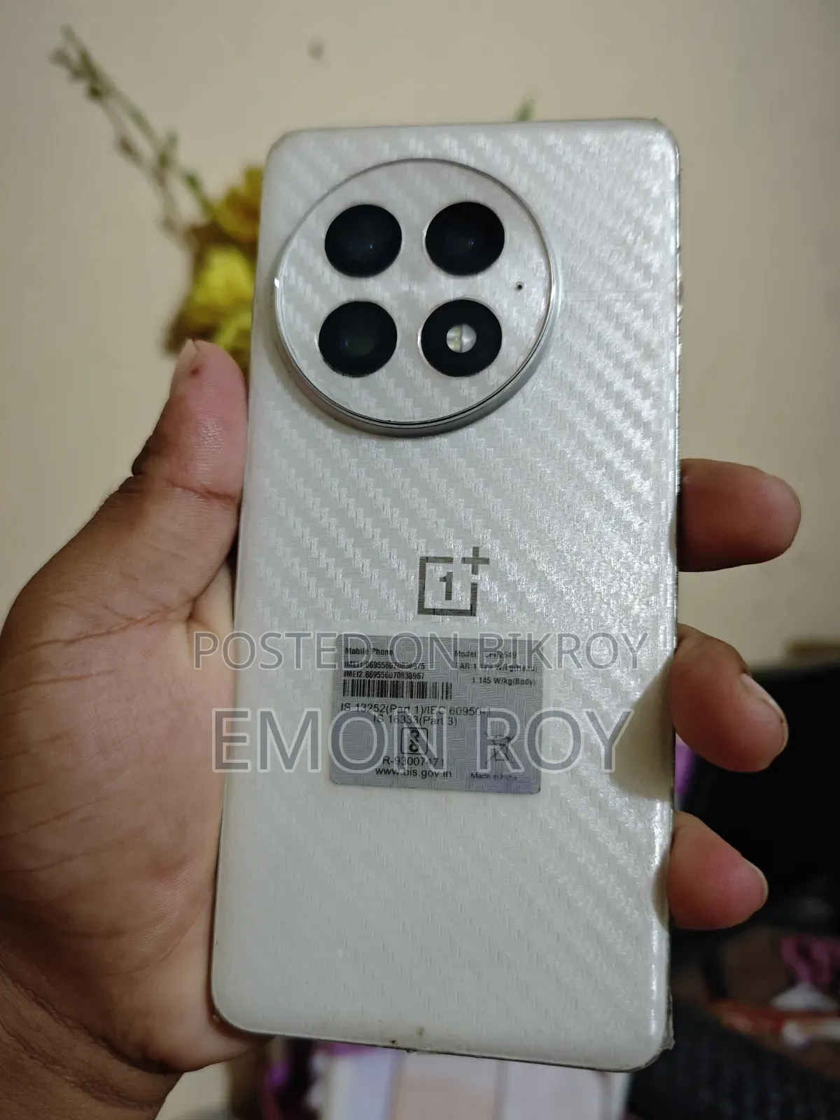 ওয়ানপ্লাস ১৩ ৫১২ জিবি সাদা