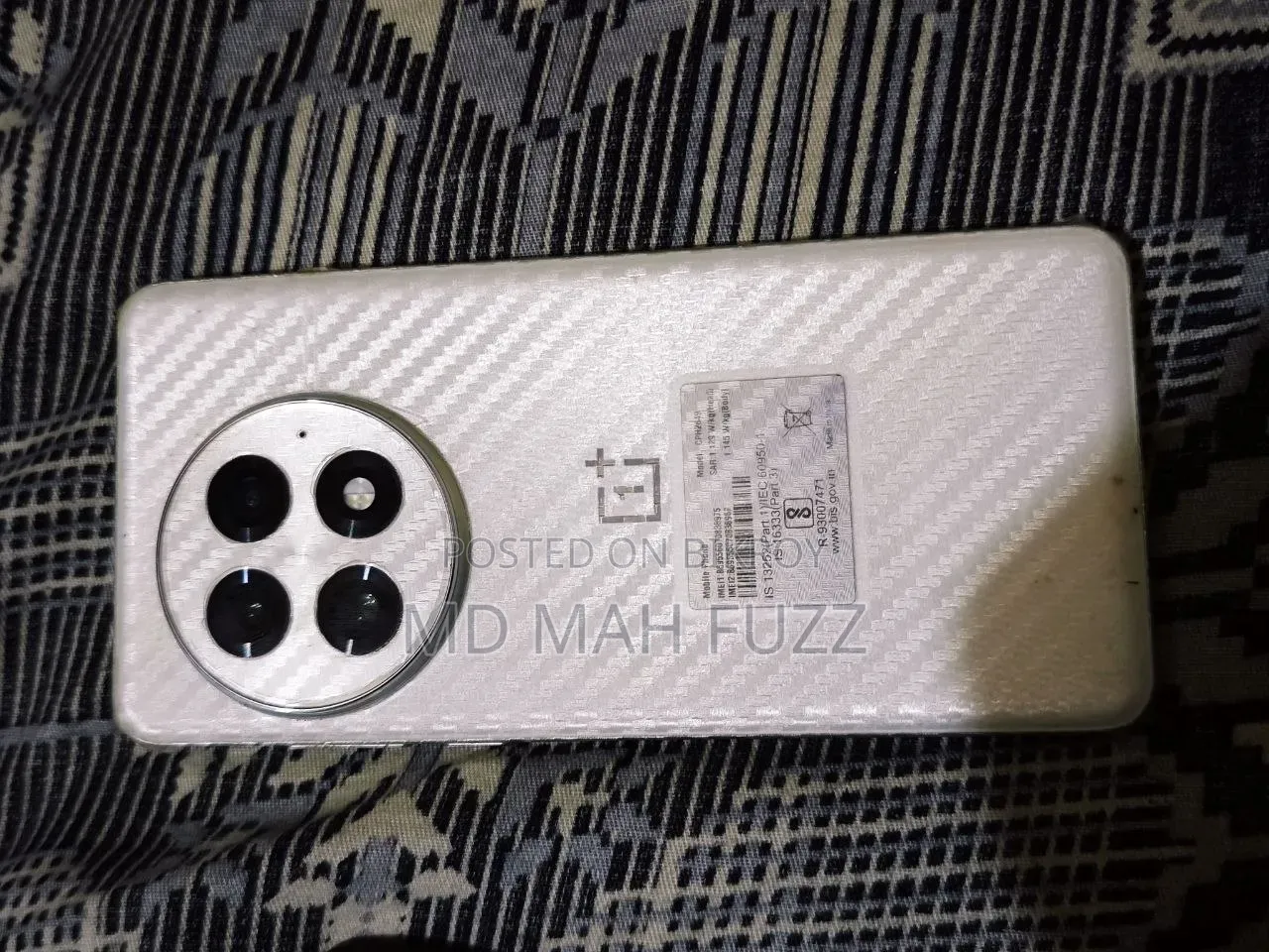 ওয়ানপ্লাস ১৩ ৫১২ জিবি সাদা