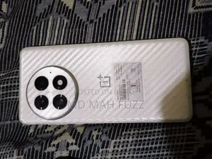 ওয়ানপ্লাস ১৩ ৫১২ জিবি সাদা