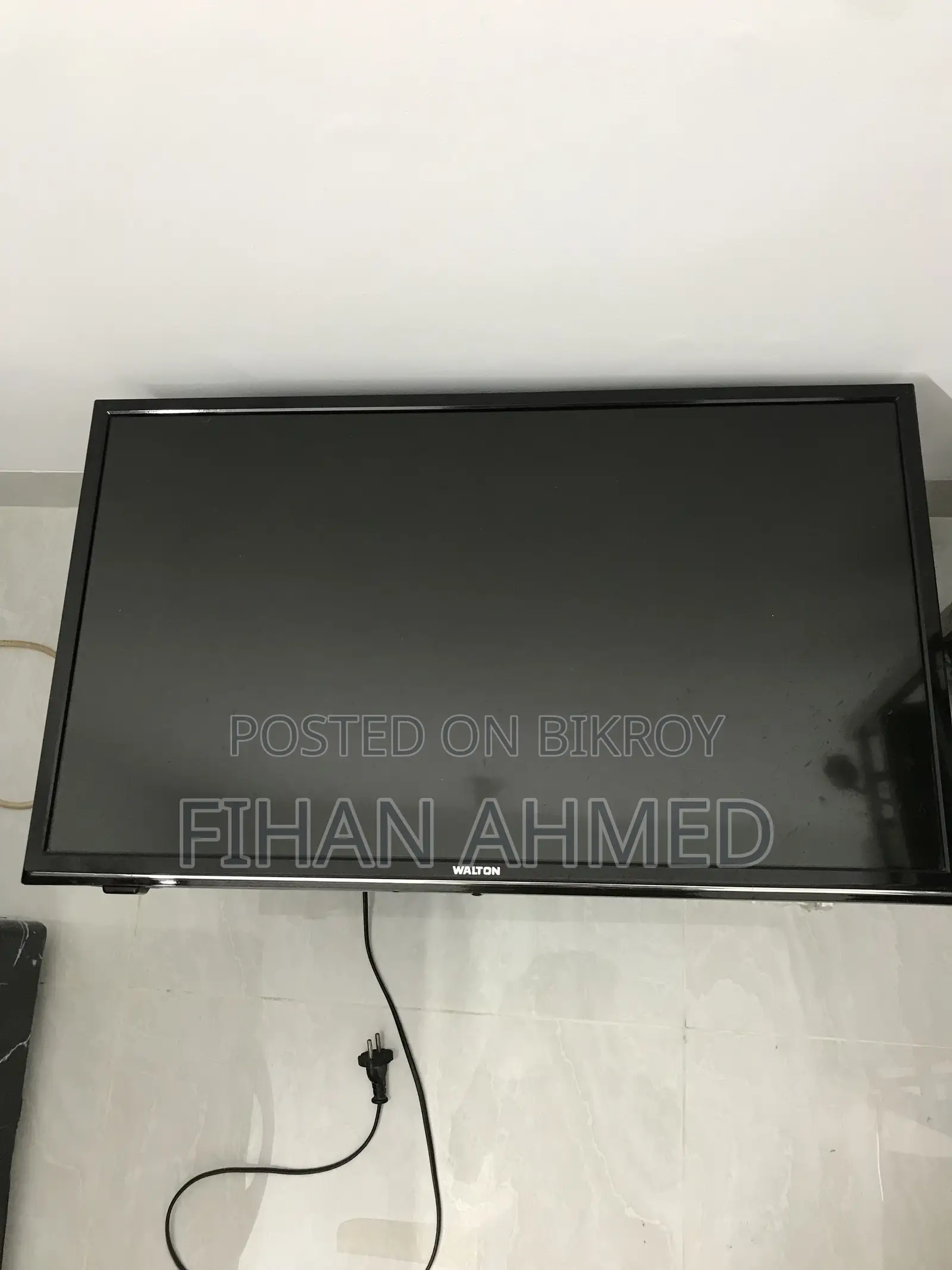 Walton 32" TV Sale (Smart Board Installed)
