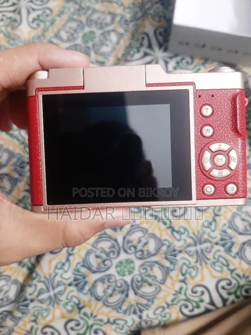4K Digital Camera With Flip Screen – Red