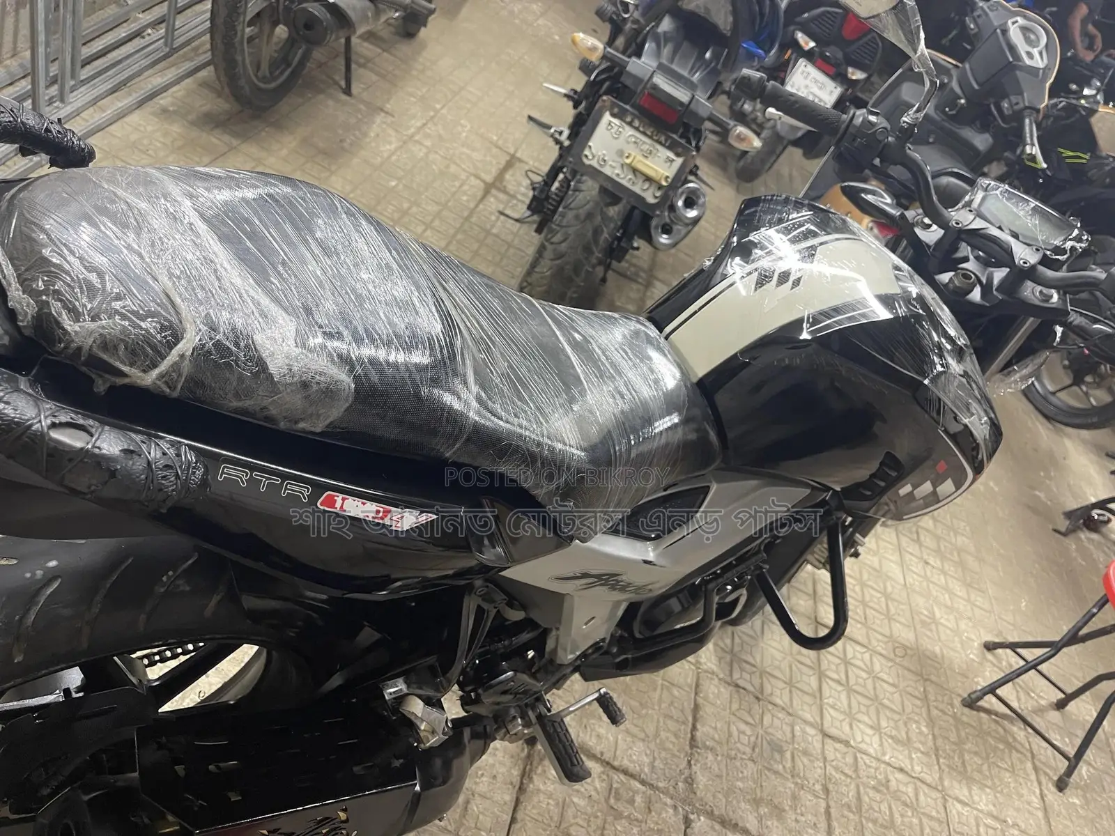 TVS Apache RTR 160 4V 2023 Black