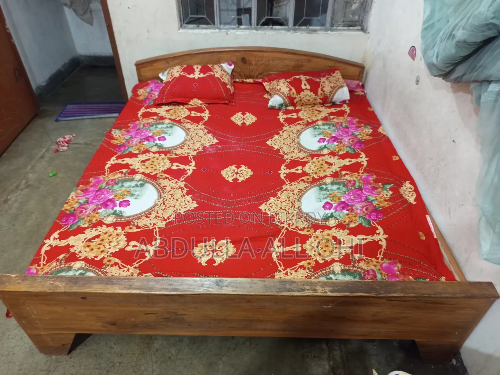 এই খাটটি বিক্রি করা হবে।