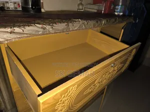 Used Wardrobe "Malaysia Wood Cut"