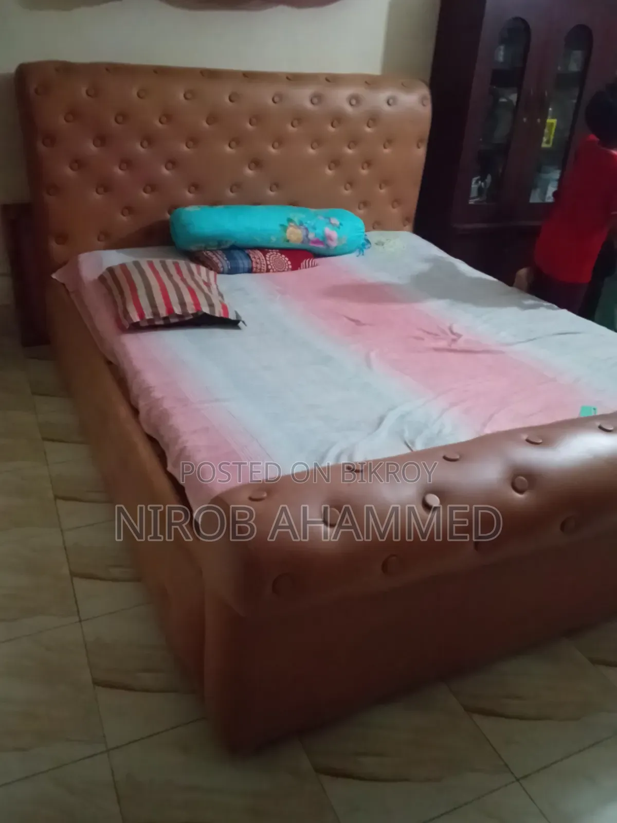 গদি লাগানো ডিজািনের খাট বিক্রি হবে