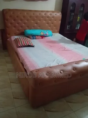 গদি লাগানো ডিজািনের খাট বিক্রি হবে