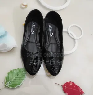 Ladies Shoe (Black)
