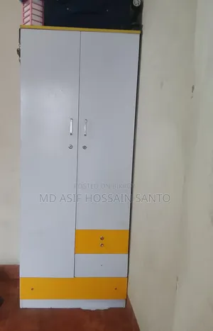 আলমারী ফুল ফ্রেশ কন্ডিশন। ছবিতে যেভাবে আছে ঠিক এমনই