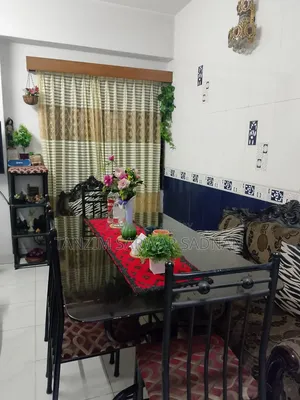 ৪টি চেয়ার সহ স্ট্যান্ডার্ড গ্লাস টপ ডাইনিং টেবিল