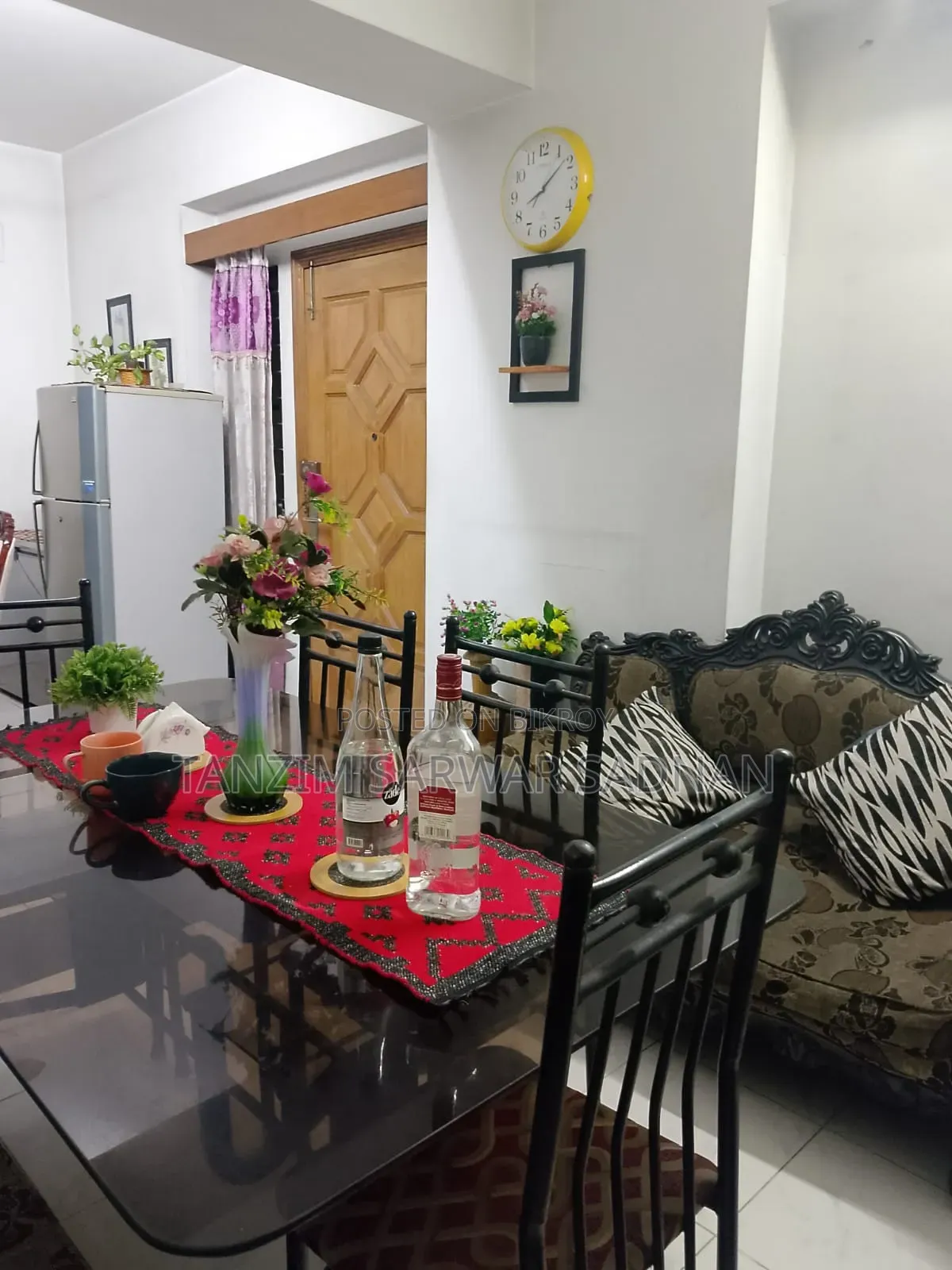 Standard Glass Top Dining Table With 4 Chairs