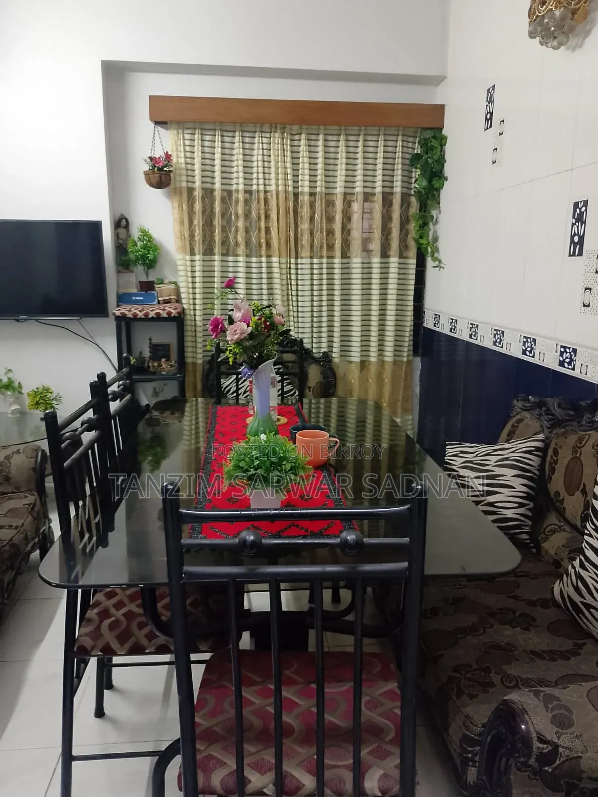 Standard Glass Top Dining Table With 4 Chairs
