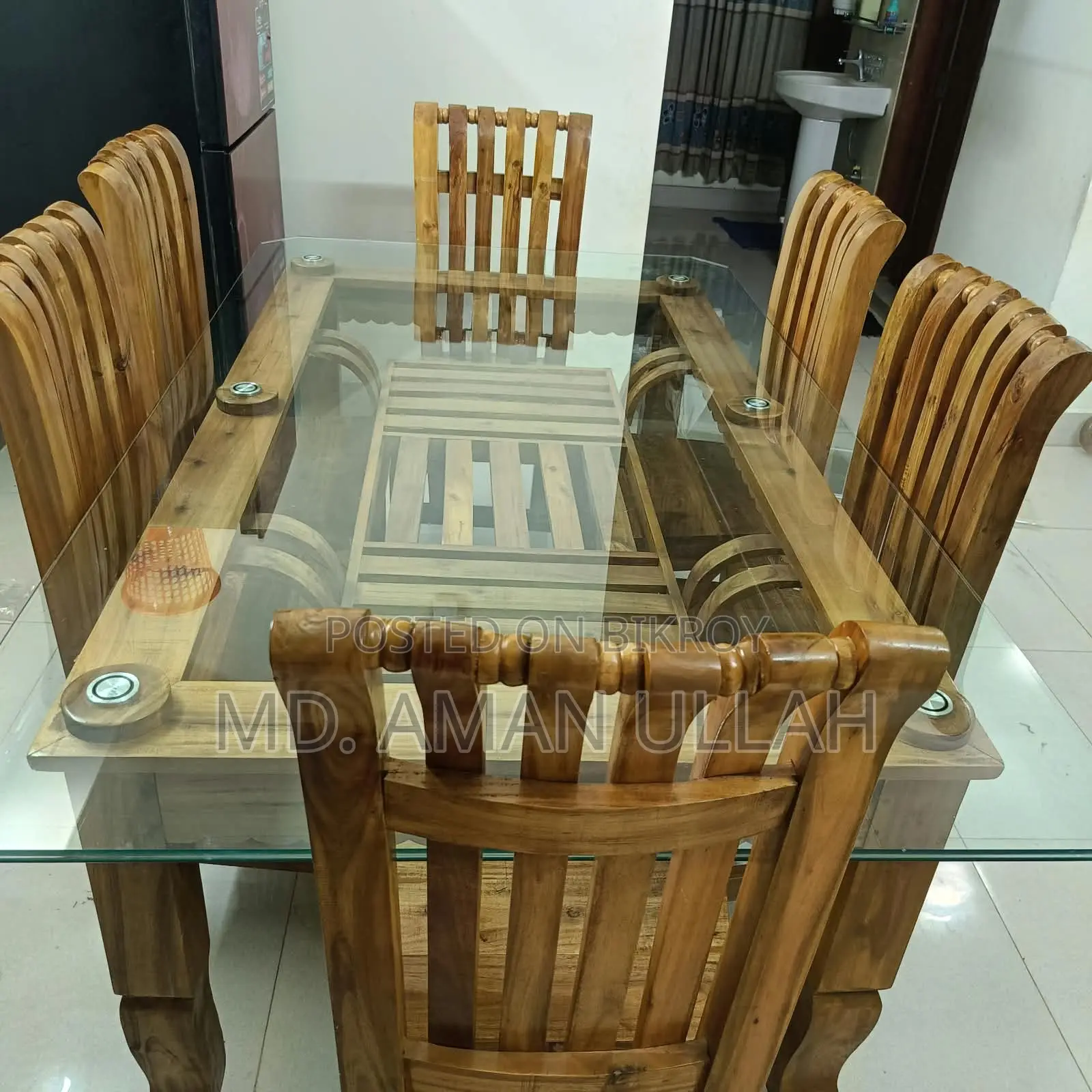 ডাইনিং টেবিল