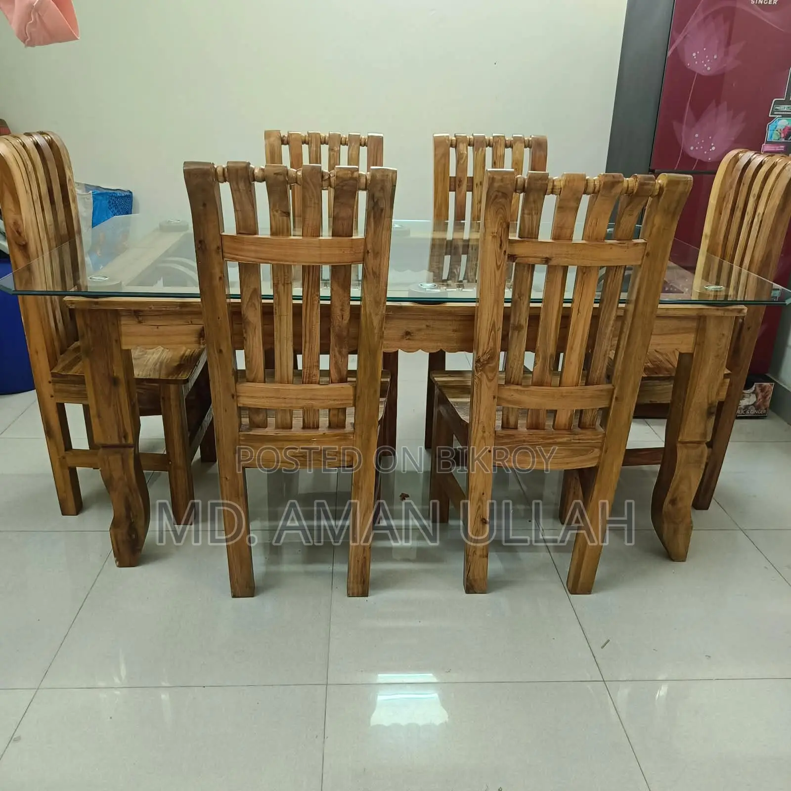 ডাইনিং টেবিল