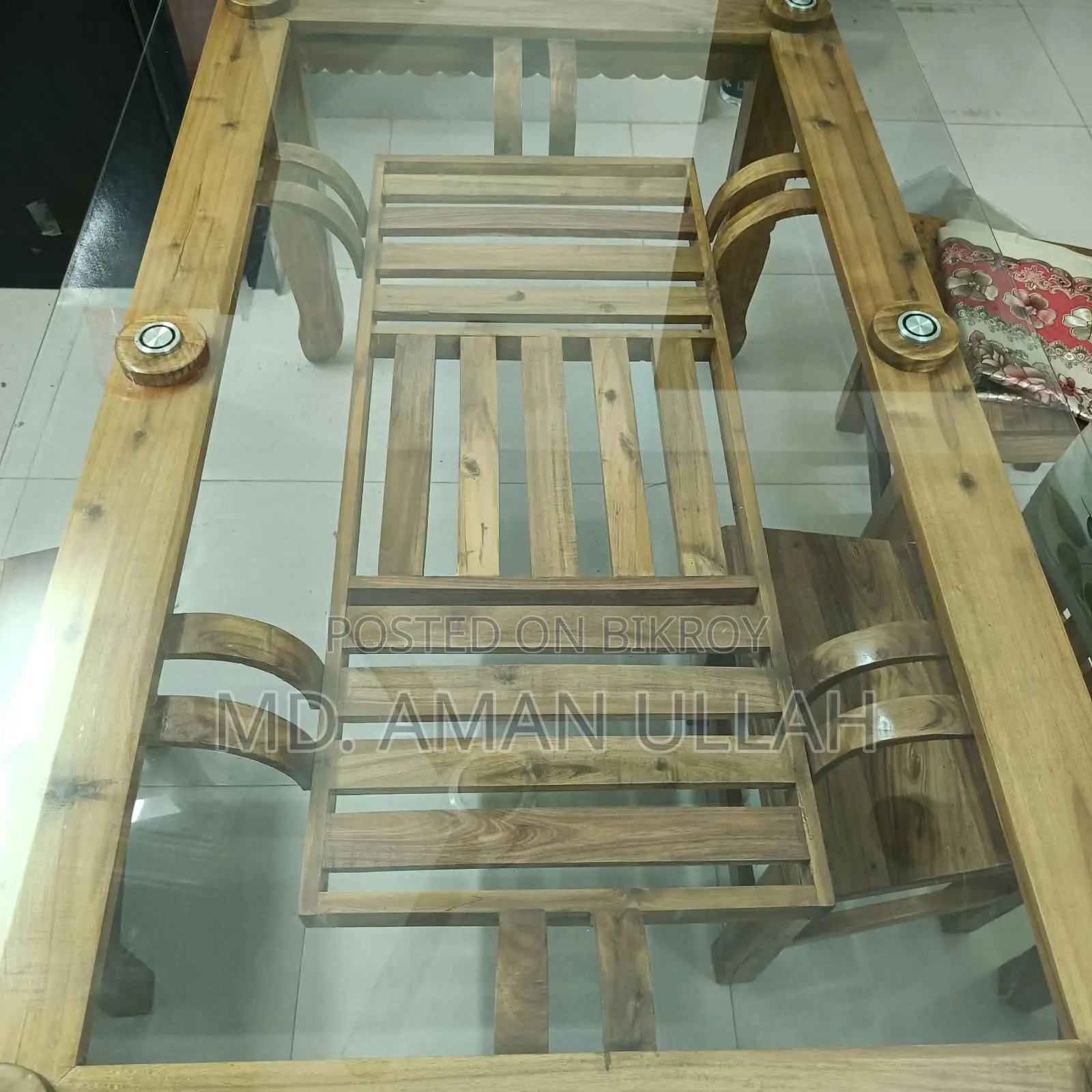 ডাইনিং টেবিল