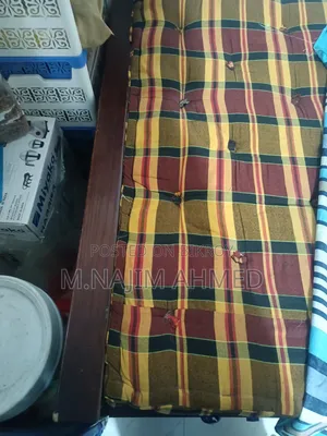 খাট ও জাজিম সহ বিক্রি হবে