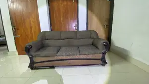 প্রিমিয়াম সুন্দর কাঠের সোফা সেট বিক্রি হবে।