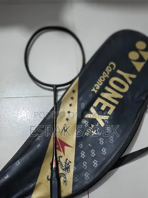 ব্যাডমিন্টন র‍্যাকেট