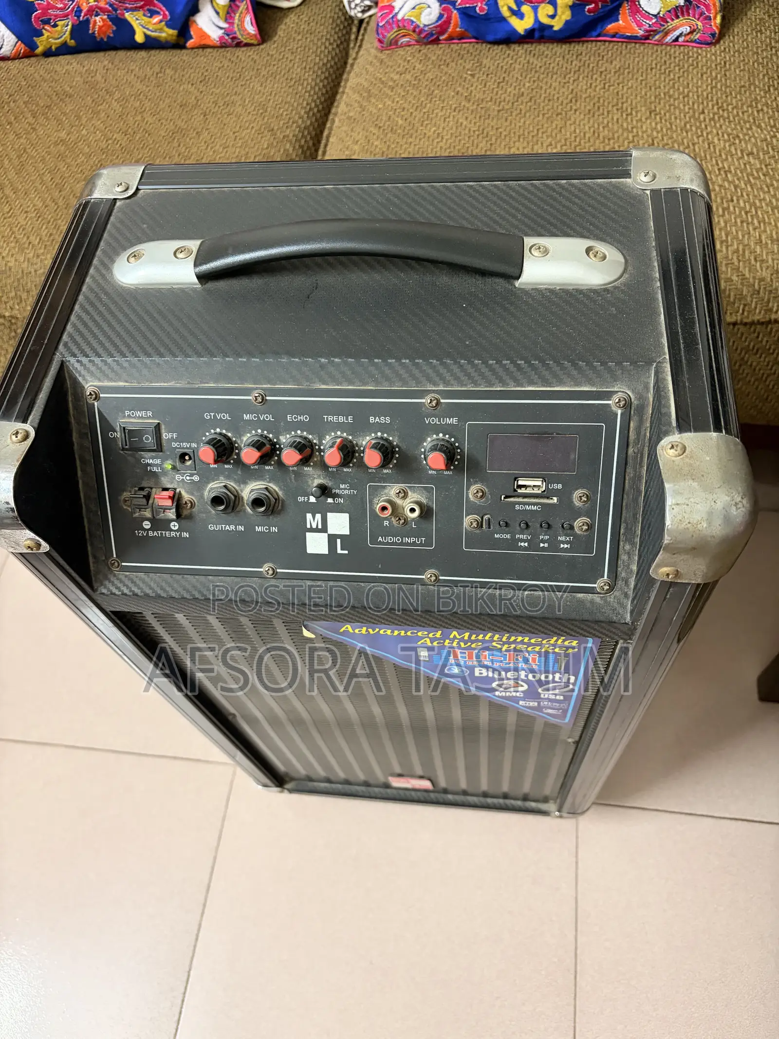 একটি বড় ব্লুটুথ স্পিকার