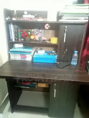 বইয়ের টেবিল (১ বছর ব্যবহৃত)