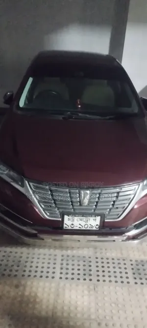 টয়োটা প্রমিও ২০১০ মেরুন