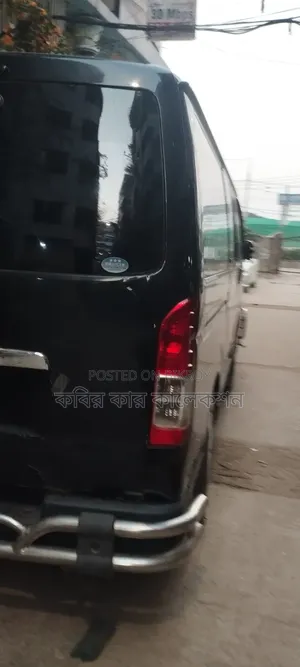 টয়োটা হাইয়েস ২০০৫ কালো
