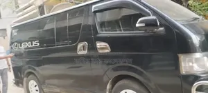 টয়োটা হাইয়েস ২০০৫ কালো