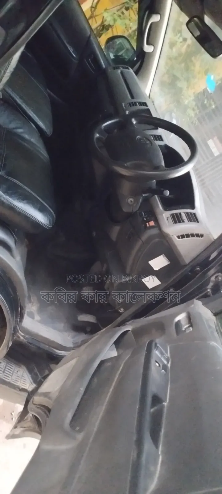 টয়োটা হাইয়েস ২০০৫ কালো