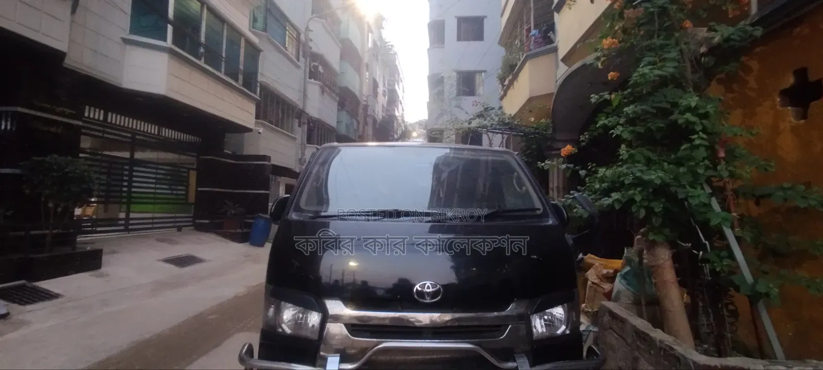 টয়োটা হাইয়েস ২০০৫ কালো