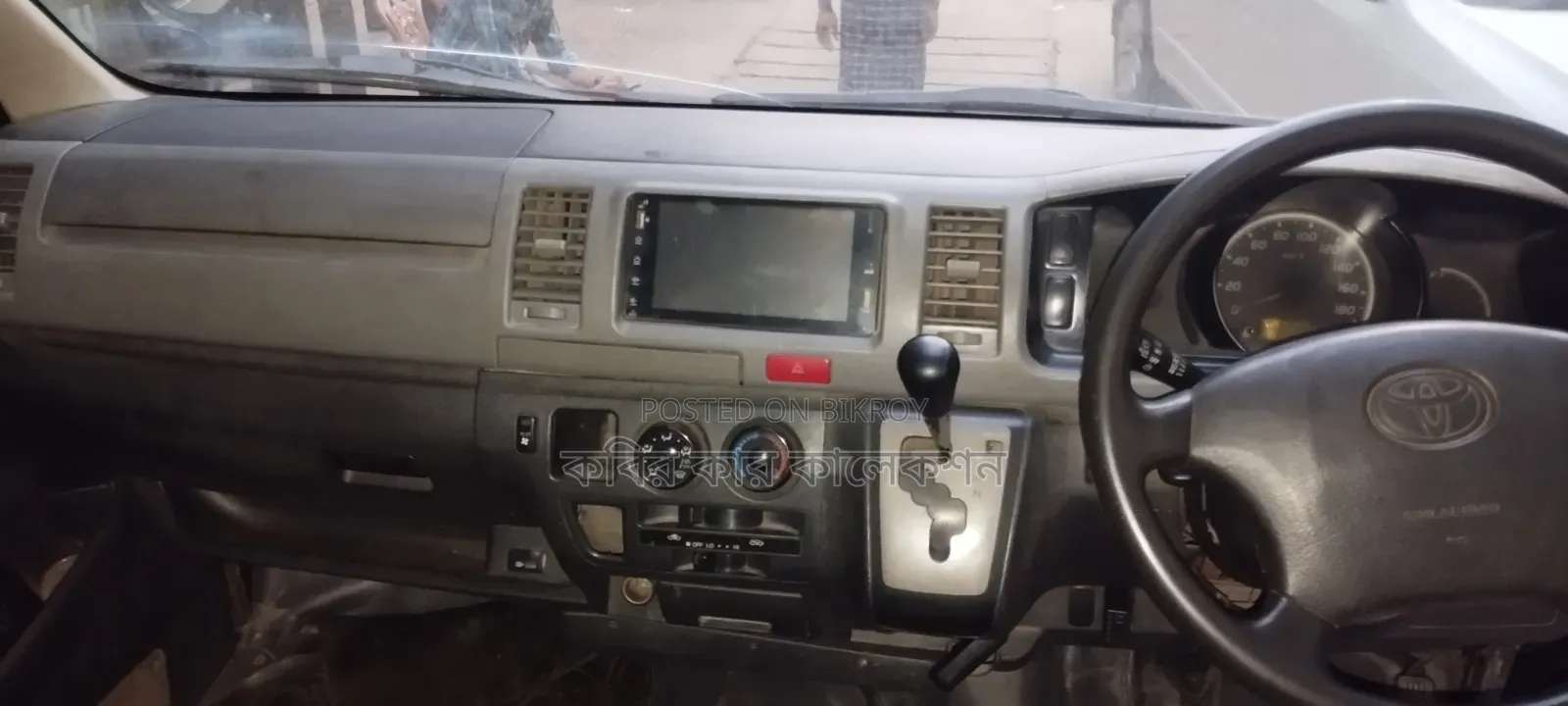 টয়োটা হাইয়েস ২০০৫ কালো