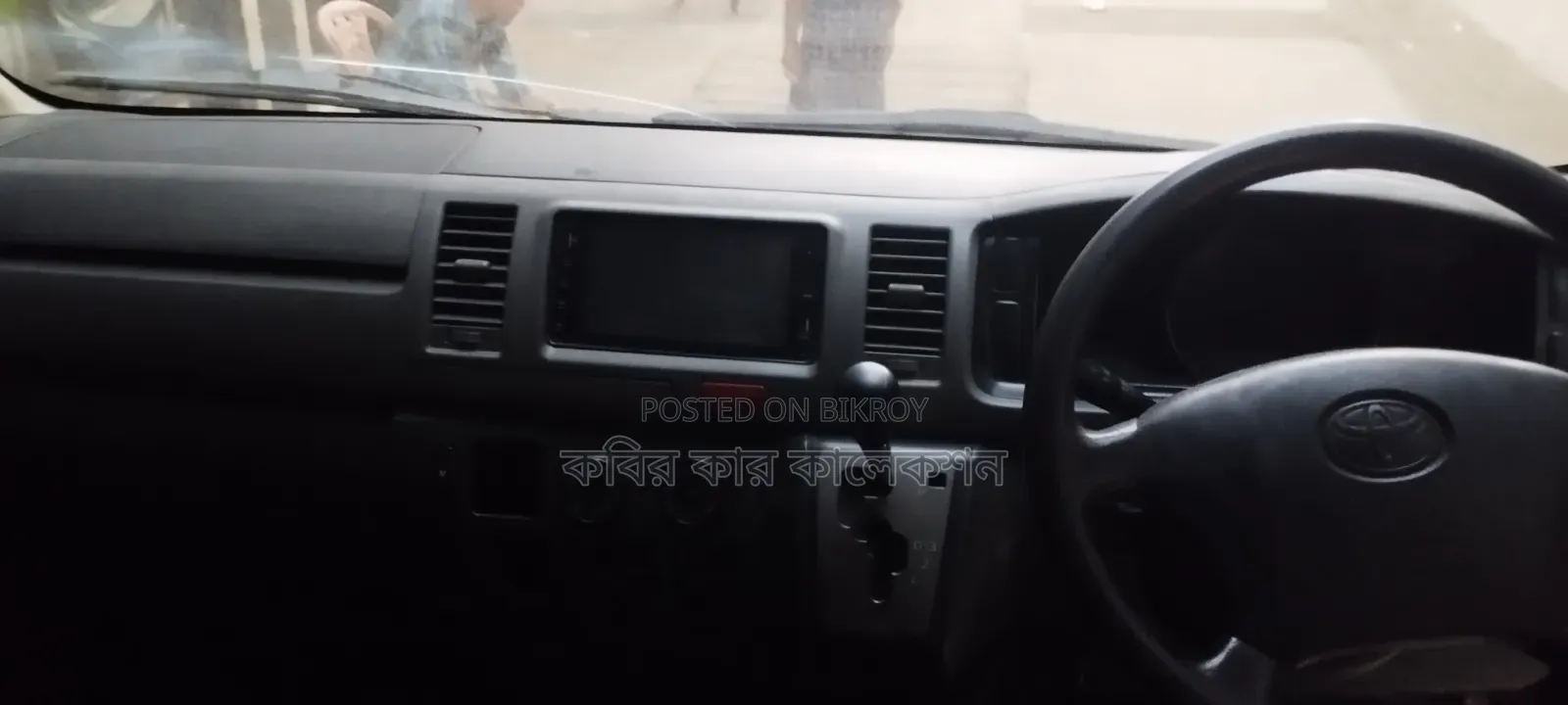 টয়োটা হাইয়েস ২০০৫ কালো