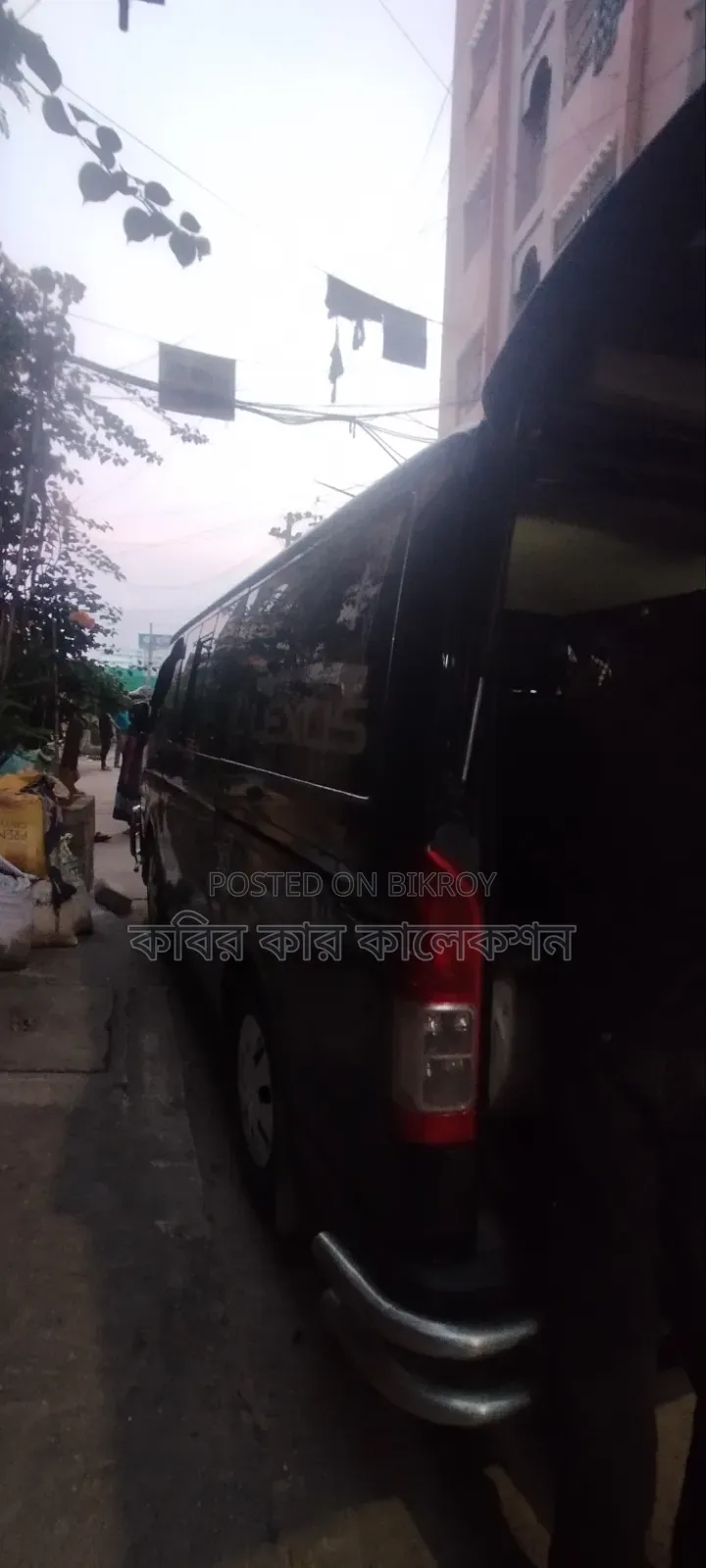 টয়োটা হাইয়েস ২০০৫ কালো