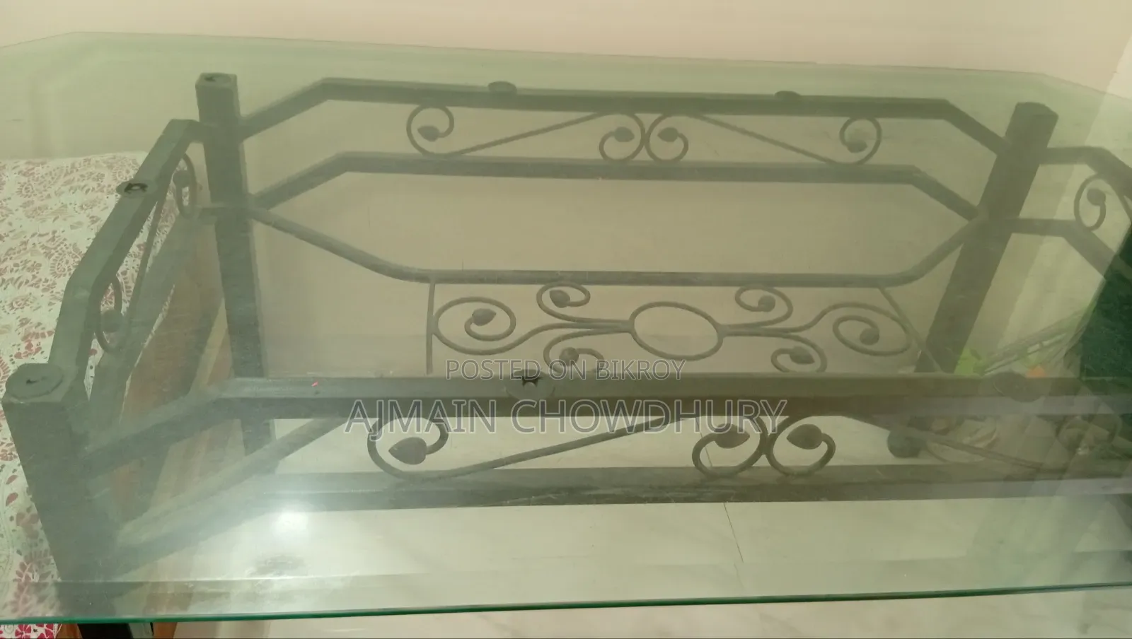 ছয় চেয়ারের ডাইনিং টেবিল