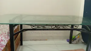 ছয় চেয়ারের ডাইনিং টেবিল