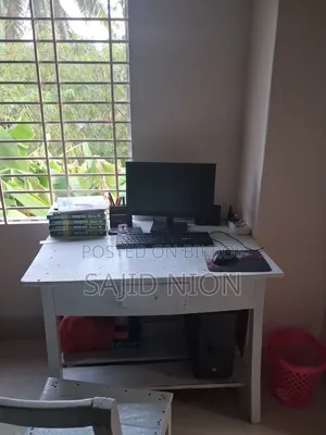মনিটর এবং কিবোর্ড সহ পিসি বিক্রি।