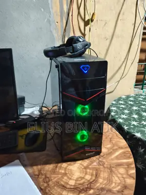 Desktop Computer Razer 8GB Intel Core i5 SSD 256GB