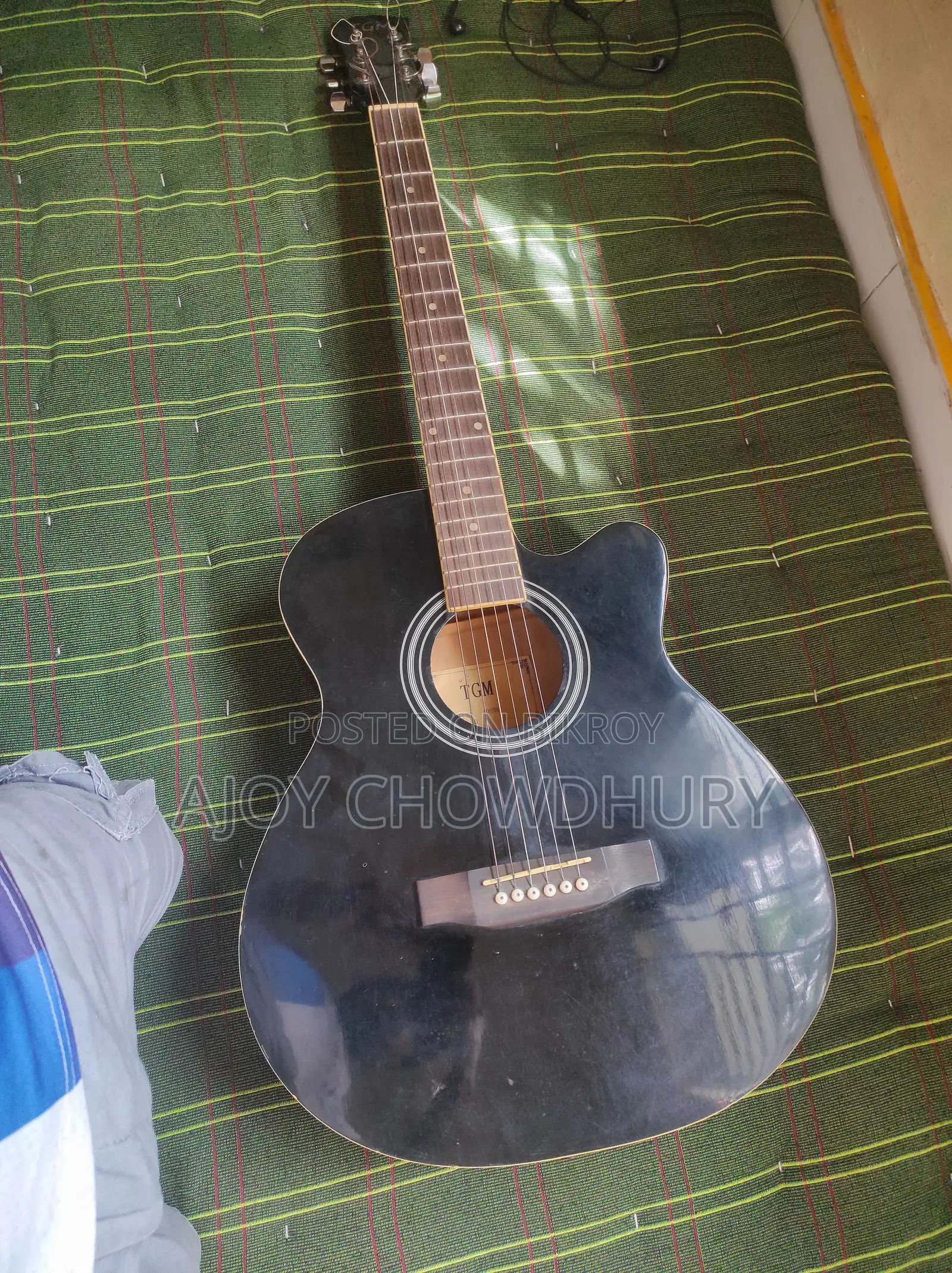 গিটার বিক্রি করবো