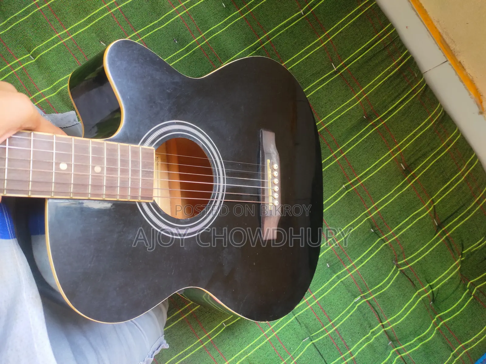 গিটার বিক্রি করবো