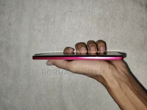 মোটরোলার এজ ৫০ ফিউশন ১২৮ জিবি পিংক