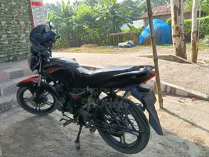 বেনেলি ২০২২ কালো
